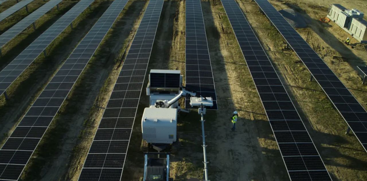 Picture shows Solarpanel installation Robot 